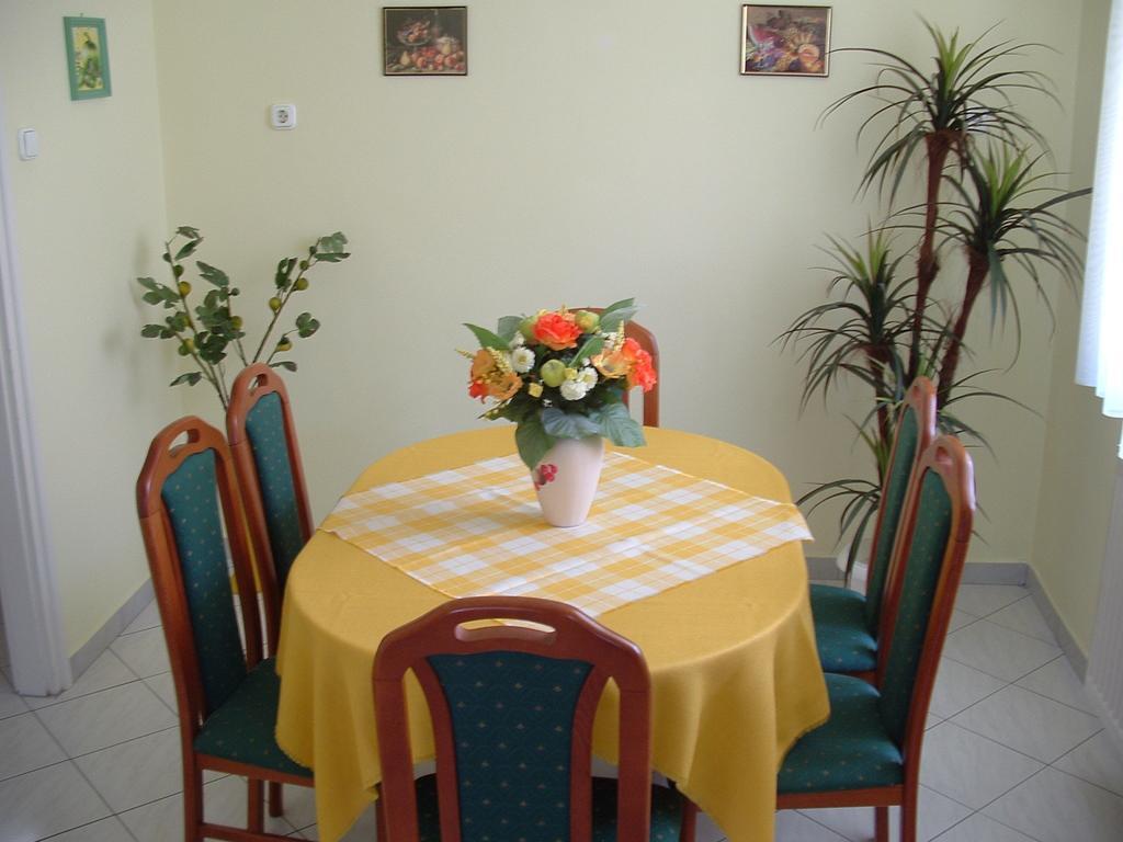 Zsuzsi Vendeghaz Hotel Zalaegerszeg Buitenkant foto