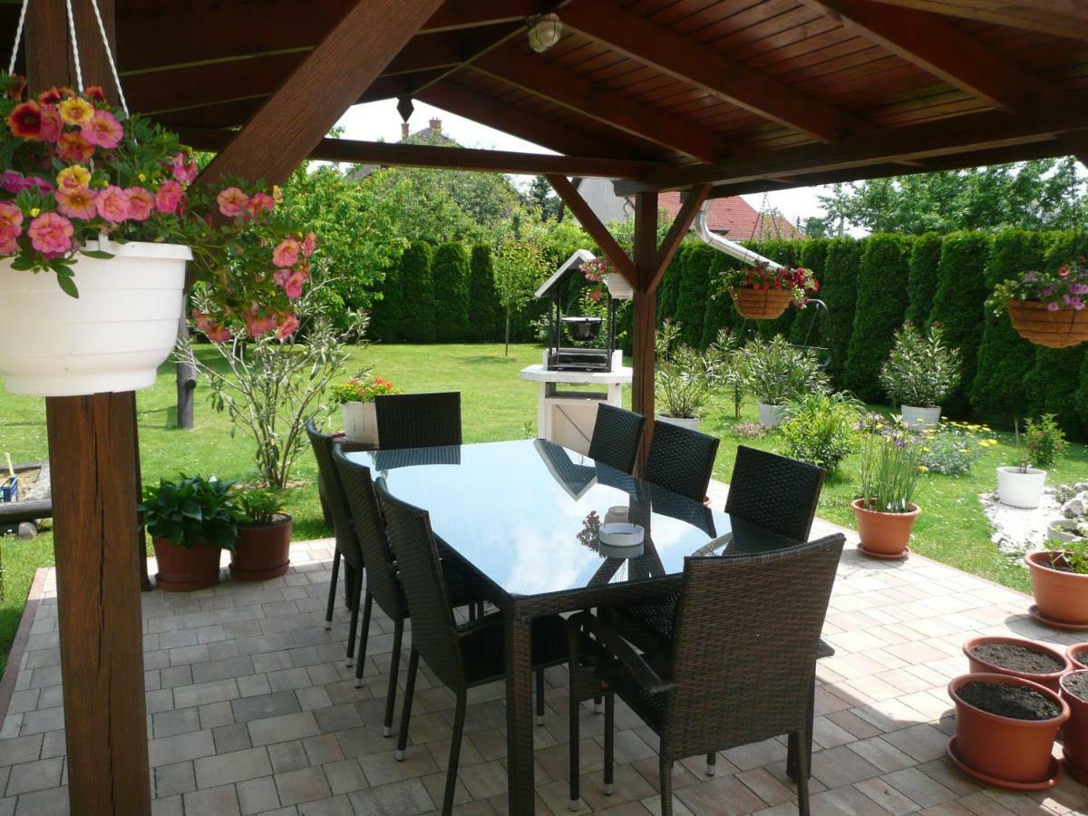 Zsuzsi Vendeghaz Hotel Zalaegerszeg Buitenkant foto