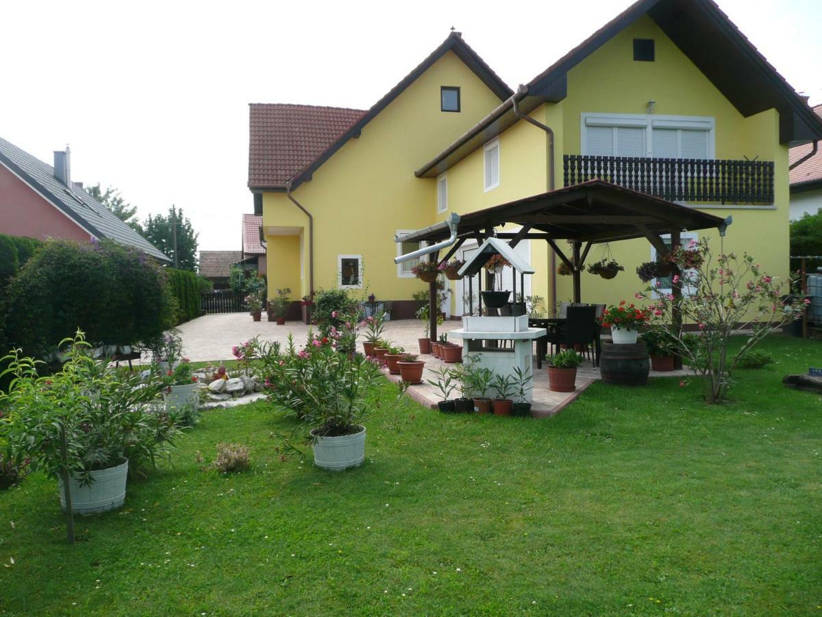 Zsuzsi Vendeghaz Hotel Zalaegerszeg Buitenkant foto