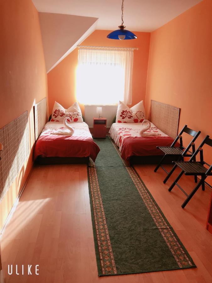 Zsuzsi Vendeghaz Hotel Zalaegerszeg Buitenkant foto
